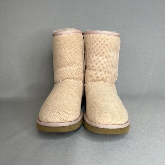 Womens UGG Boots Light Pink Tan Classic Short Perforated Suede Wool Boho Sz 6 - Picture 12 of 16